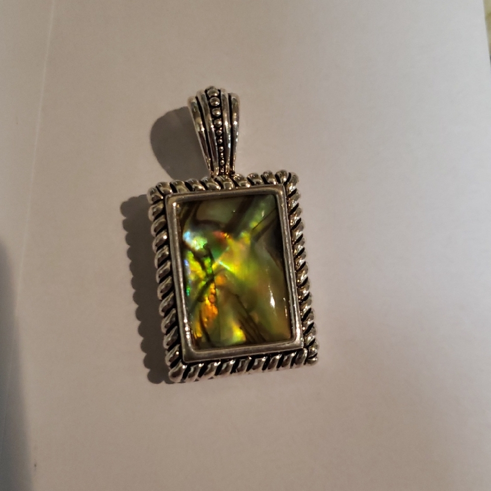 Vintage-Inspired Silver Necklace with Color-Shifting Gemstone